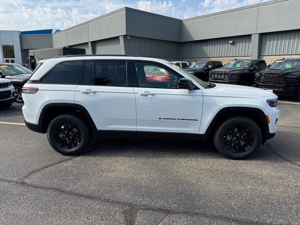 new 2025 Jeep Grand Cherokee car, priced at $41,583