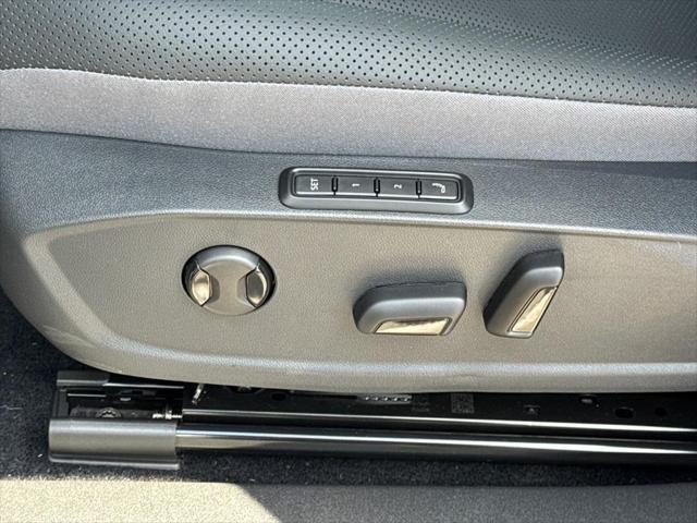 new 2025 Volkswagen ID.4 car, priced at $49,658