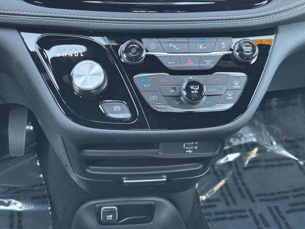 new 2026 Chrysler Pacifica car, priced at $45,235