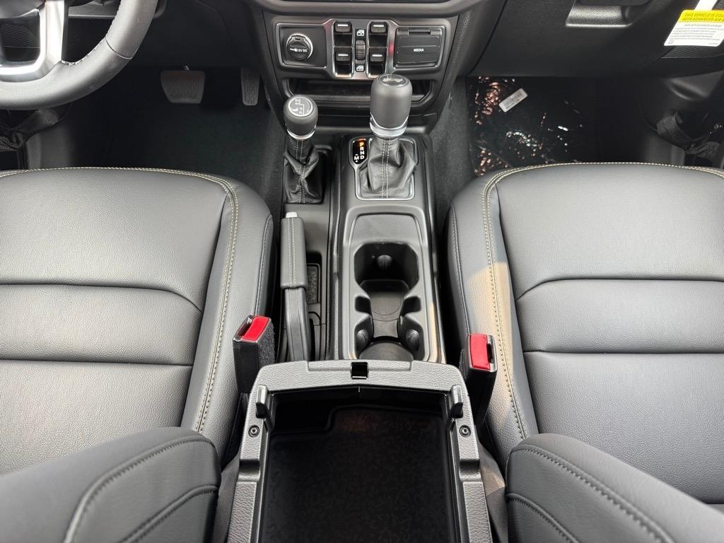 new 2025 Jeep Wrangler car, priced at $52,699