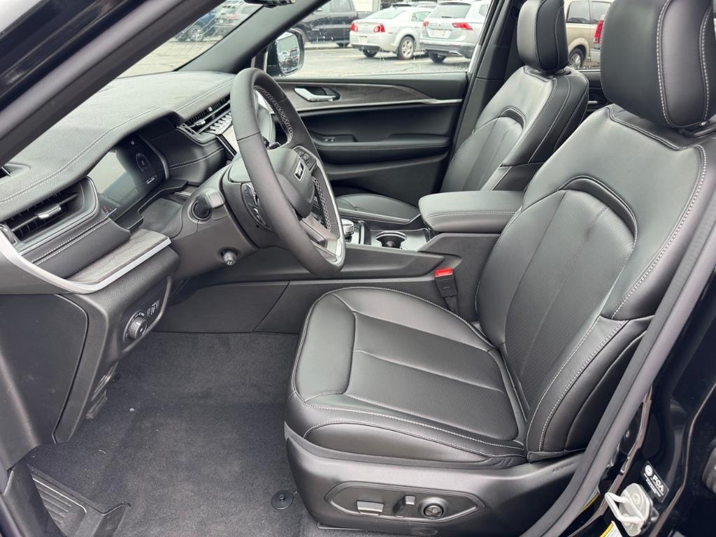 new 2025 Jeep Grand Cherokee car, priced at $53,616