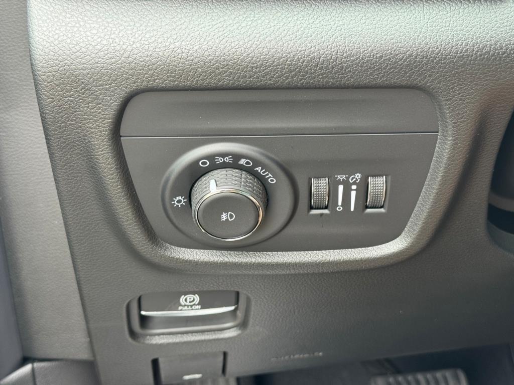 new 2025 Jeep Grand Cherokee car, priced at $53,616