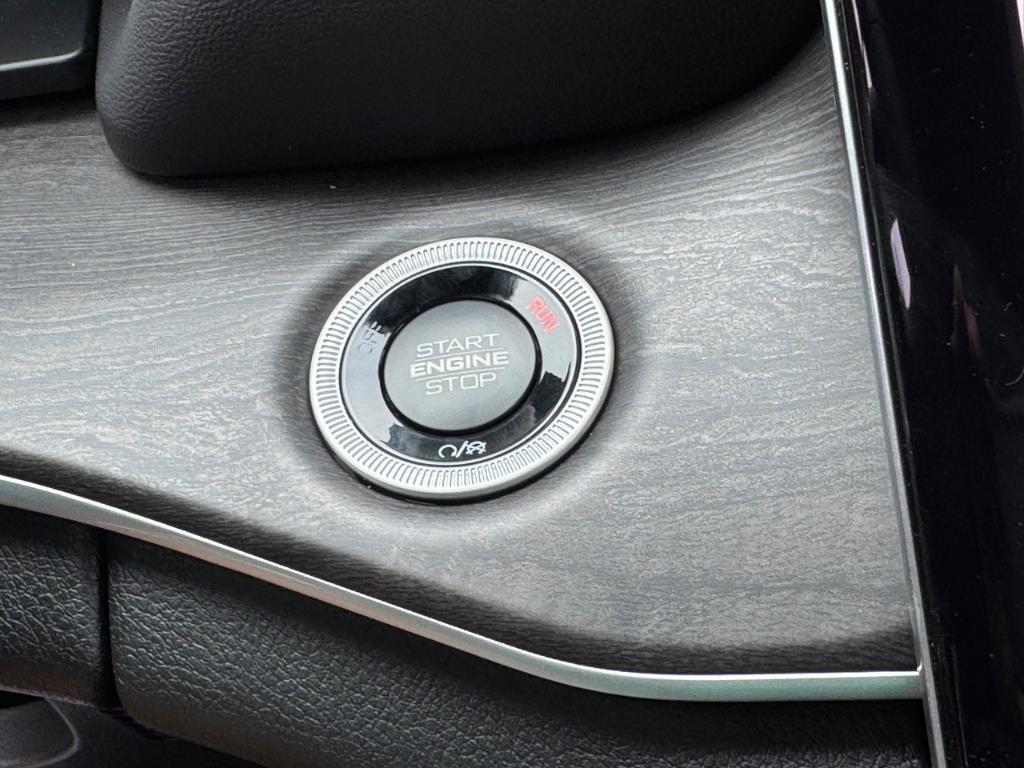 new 2025 Jeep Grand Cherokee car, priced at $53,616