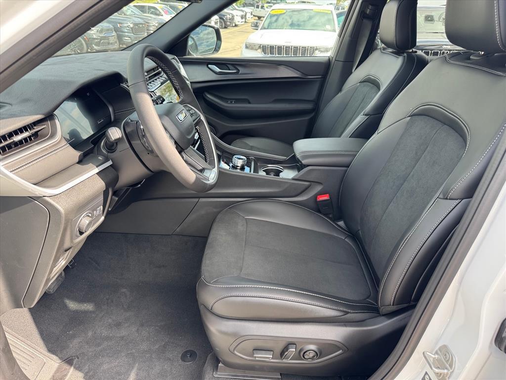 new 2025 Jeep Grand Cherokee car, priced at $44,409