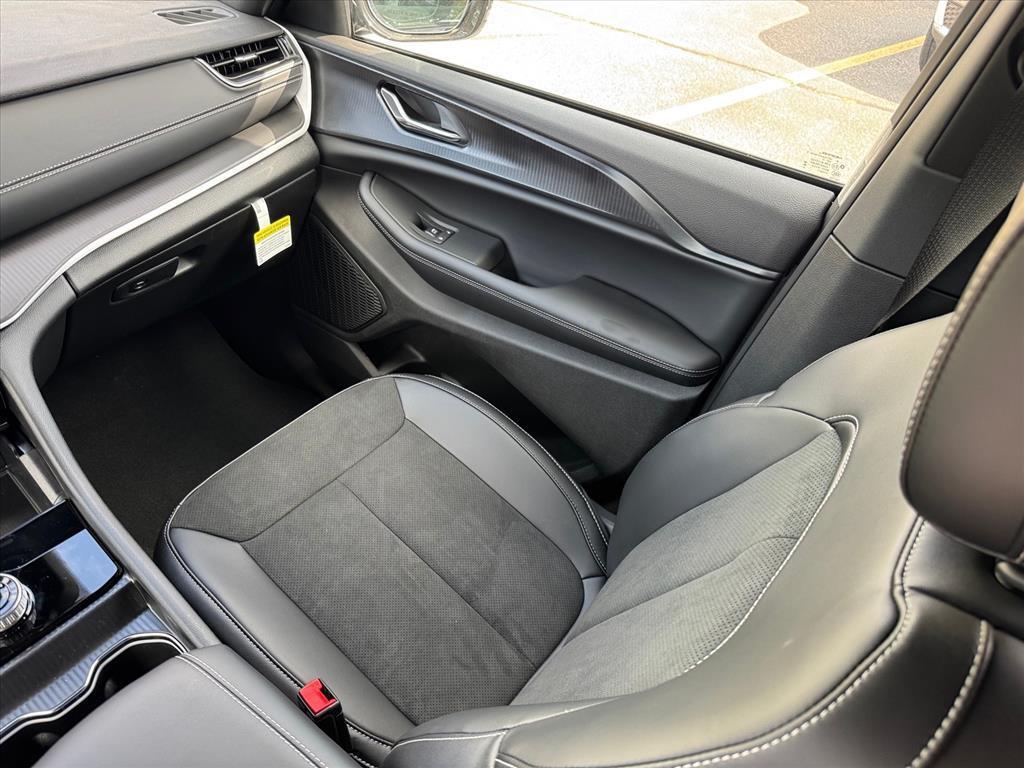 new 2025 Jeep Grand Cherokee car, priced at $44,409