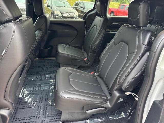 new 2025 Chrysler Pacifica car, priced at $45,725
