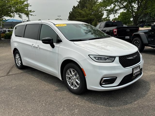 new 2025 Chrysler Pacifica car, priced at $45,725