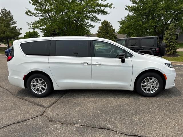 new 2025 Chrysler Pacifica car, priced at $45,725