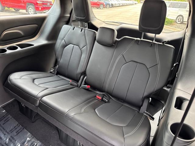 new 2025 Chrysler Pacifica car, priced at $45,725