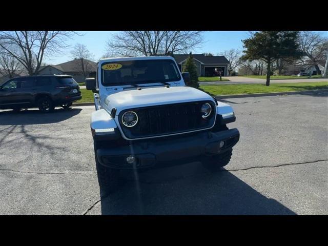 new 2024 Jeep Gladiator car, priced at $48,306