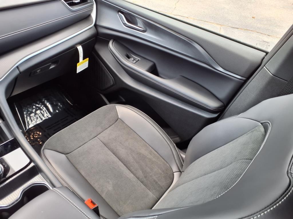 new 2025 Jeep Grand Cherokee L car, priced at $43,641