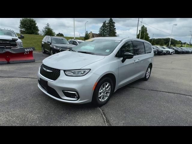 new 2024 Chrysler Pacifica car, priced at $38,748