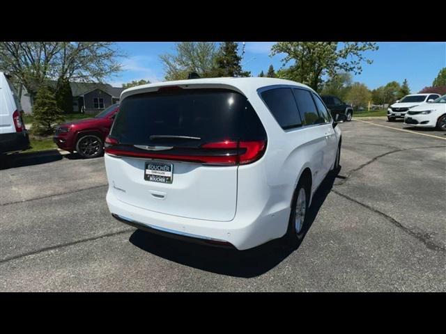 new 2024 Chrysler Pacifica car, priced at $39,624