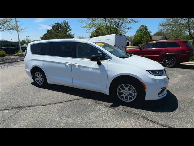 new 2024 Chrysler Pacifica car, priced at $39,624