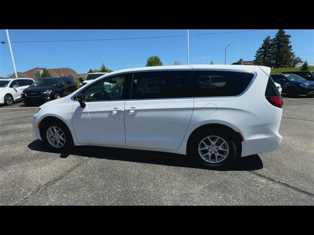 new 2024 Chrysler Pacifica car, priced at $39,624