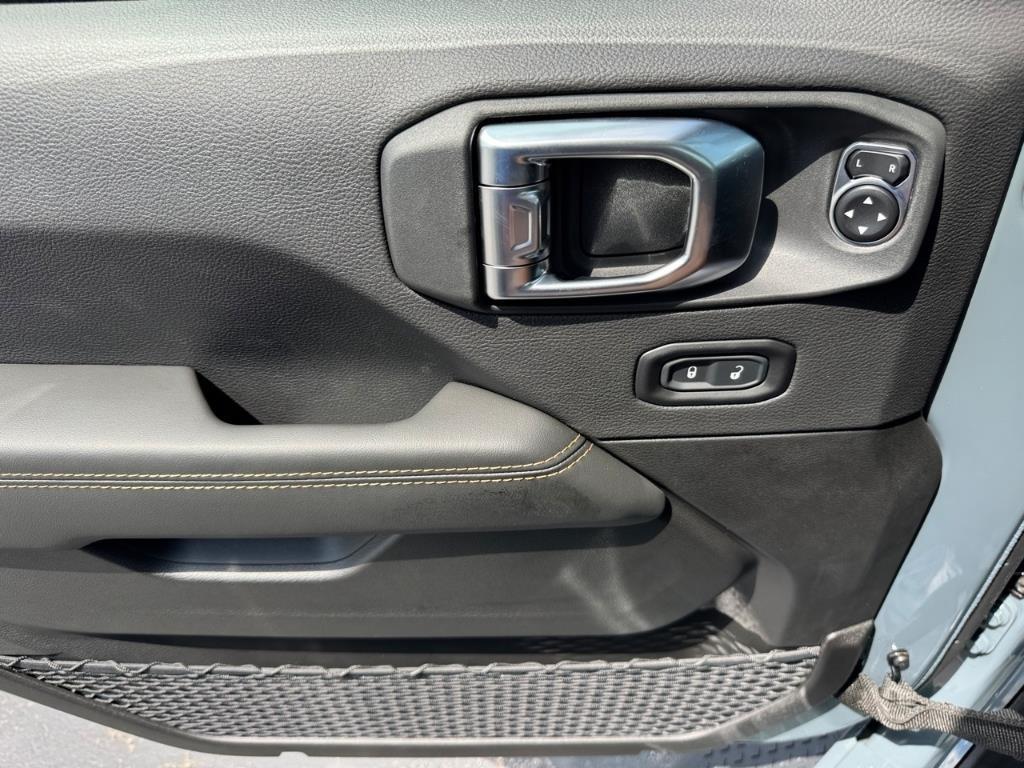 new 2025 Jeep Gladiator car, priced at $51,090
