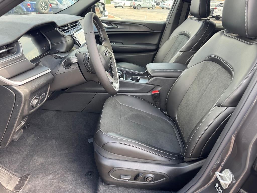 new 2025 Jeep Grand Cherokee car, priced at $47,120