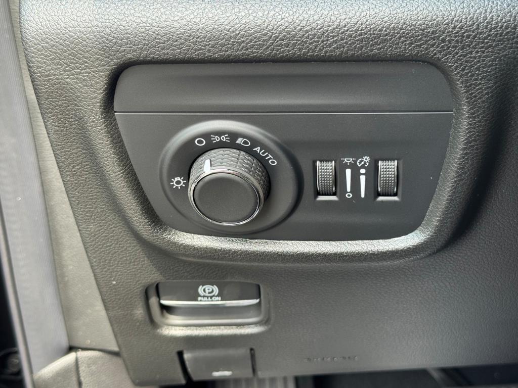 new 2025 Jeep Grand Cherokee car, priced at $47,120