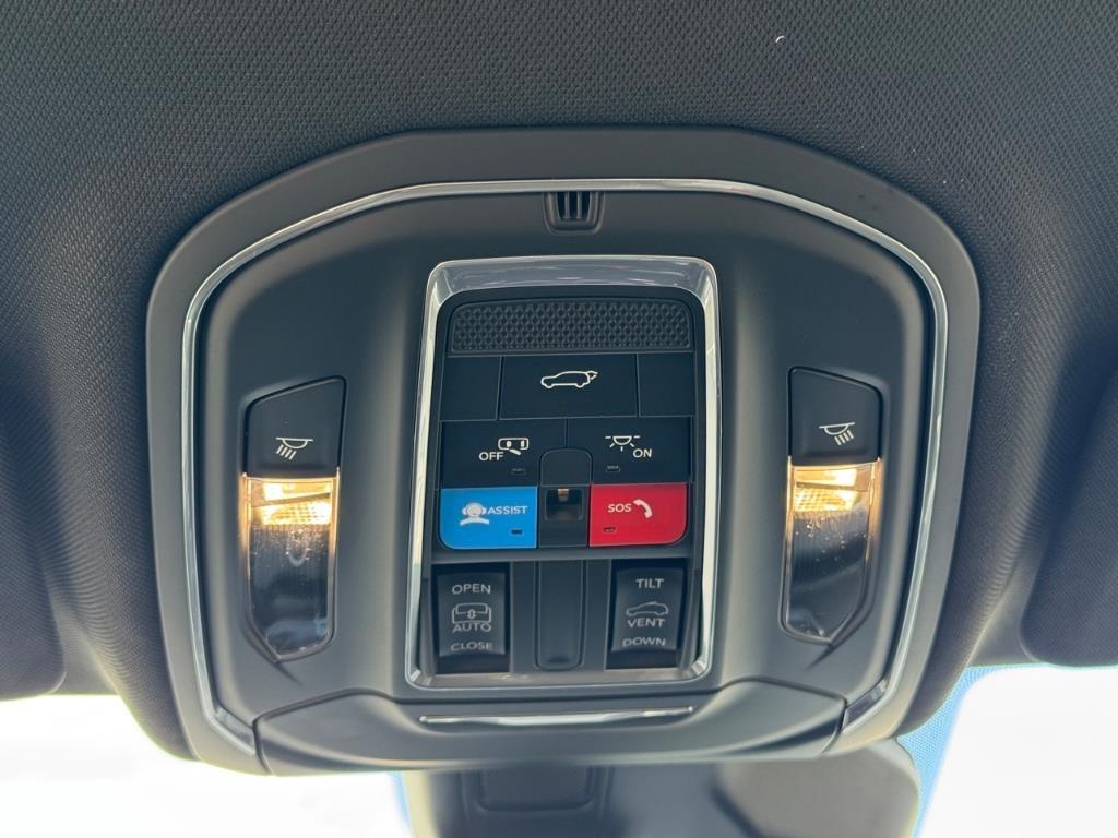 new 2025 Jeep Grand Cherokee car, priced at $47,120