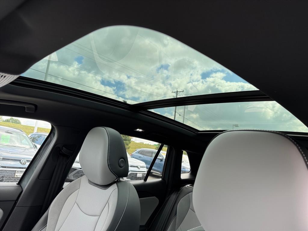 new 2025 Volkswagen Tiguan car, priced at $37,044