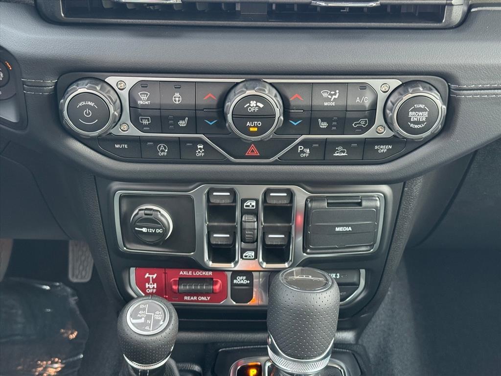 new 2025 Jeep Gladiator car, priced at $53,223