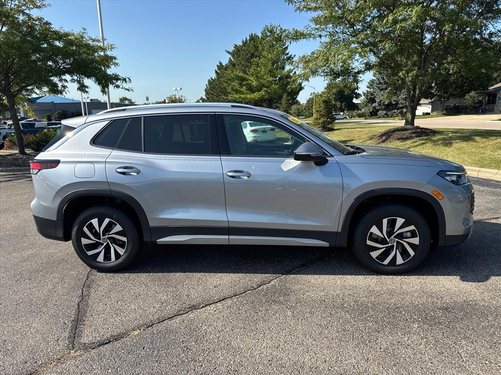 new 2025 Volkswagen Tiguan car, priced at $30,959