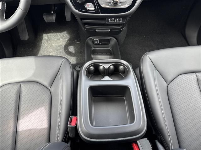 new 2025 Chrysler Pacifica Hybrid car, priced at $44,888