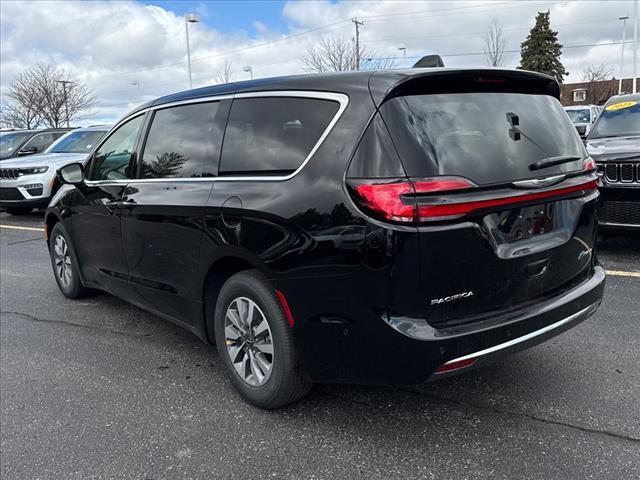 new 2025 Chrysler Pacifica Hybrid car, priced at $44,888