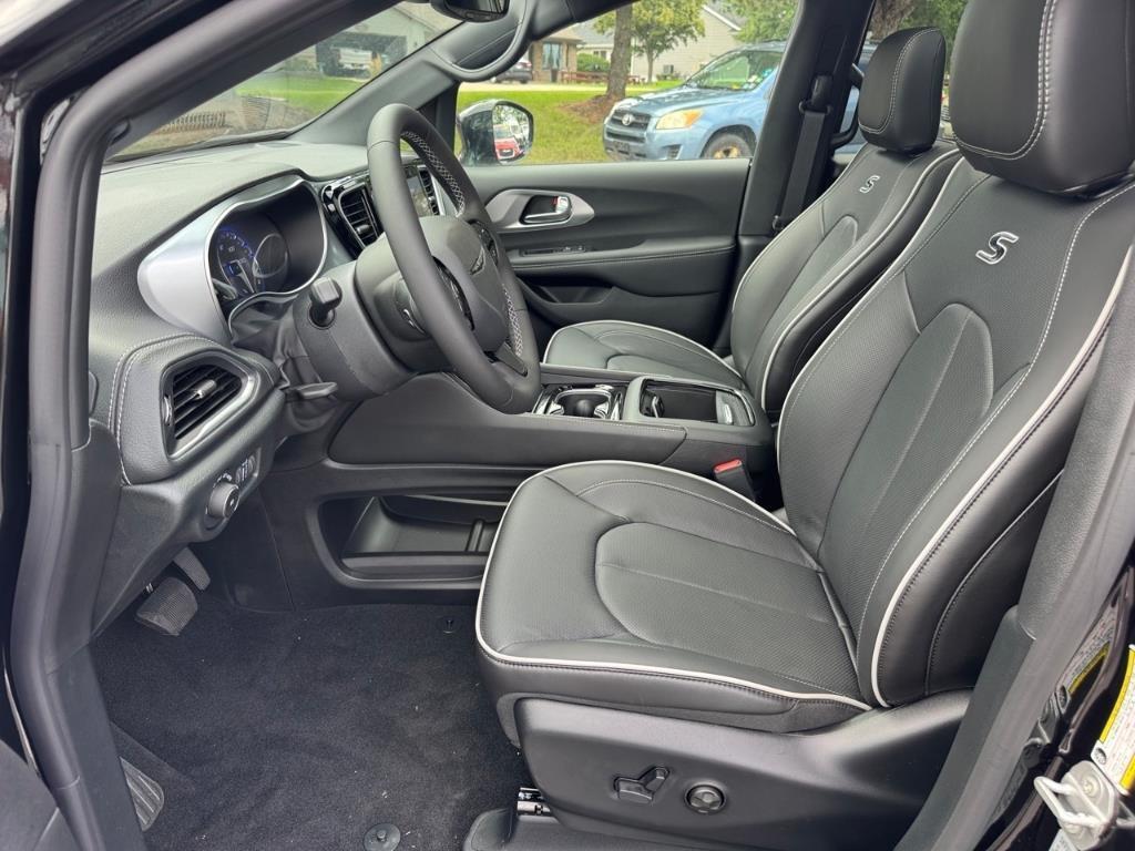 new 2026 Chrysler Pacifica car, priced at $57,850