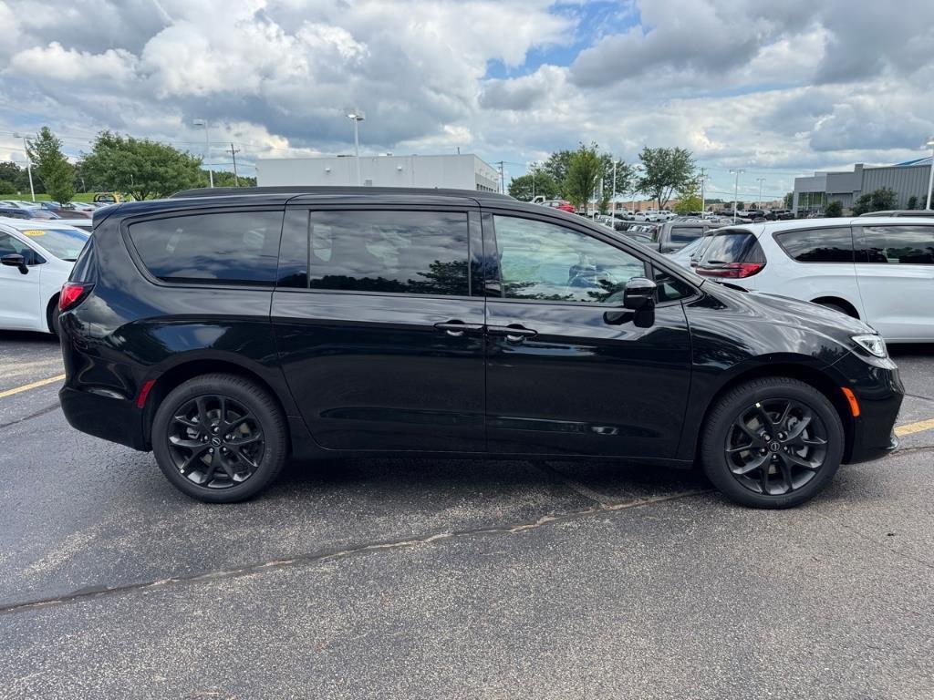new 2026 Chrysler Pacifica car, priced at $57,850