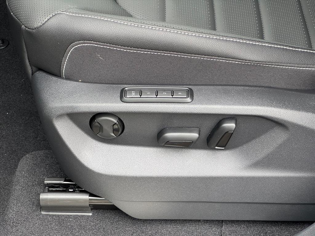 new 2026 Volkswagen Atlas Cross Sport car, priced at $50,948