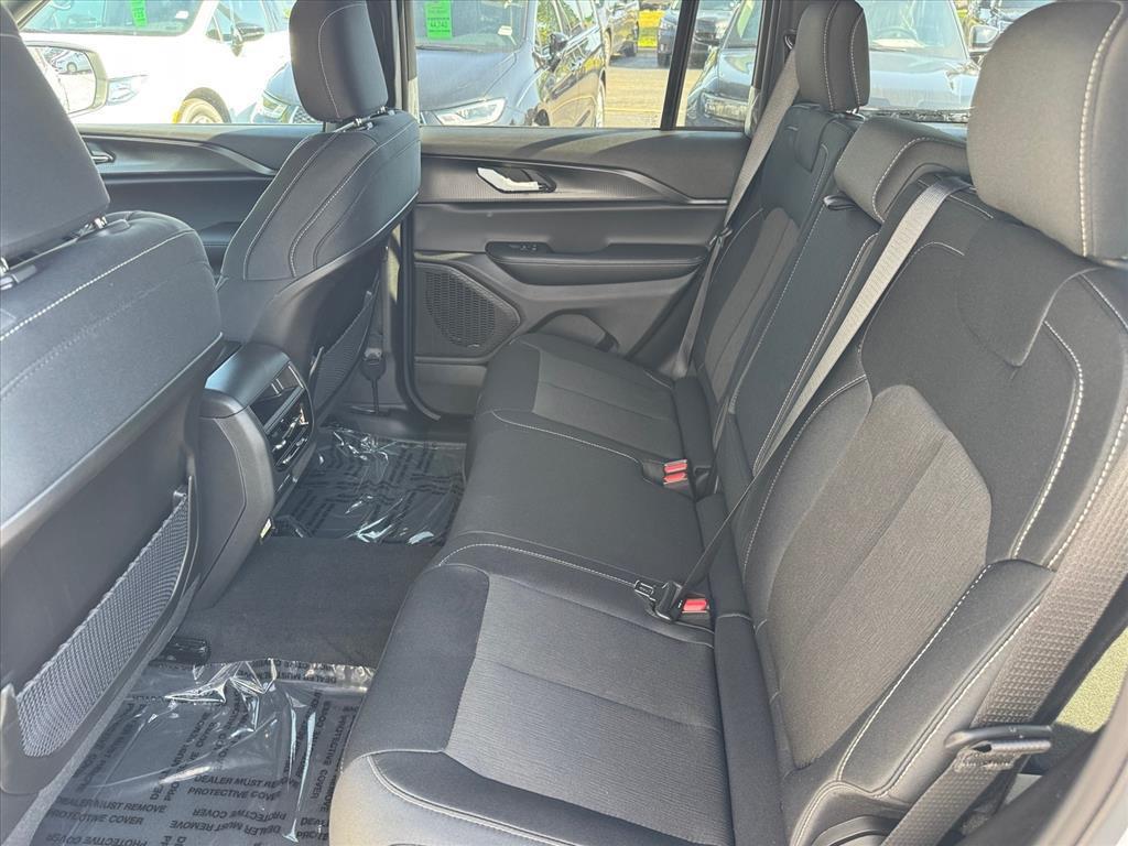 new 2025 Jeep Grand Cherokee car, priced at $38,201