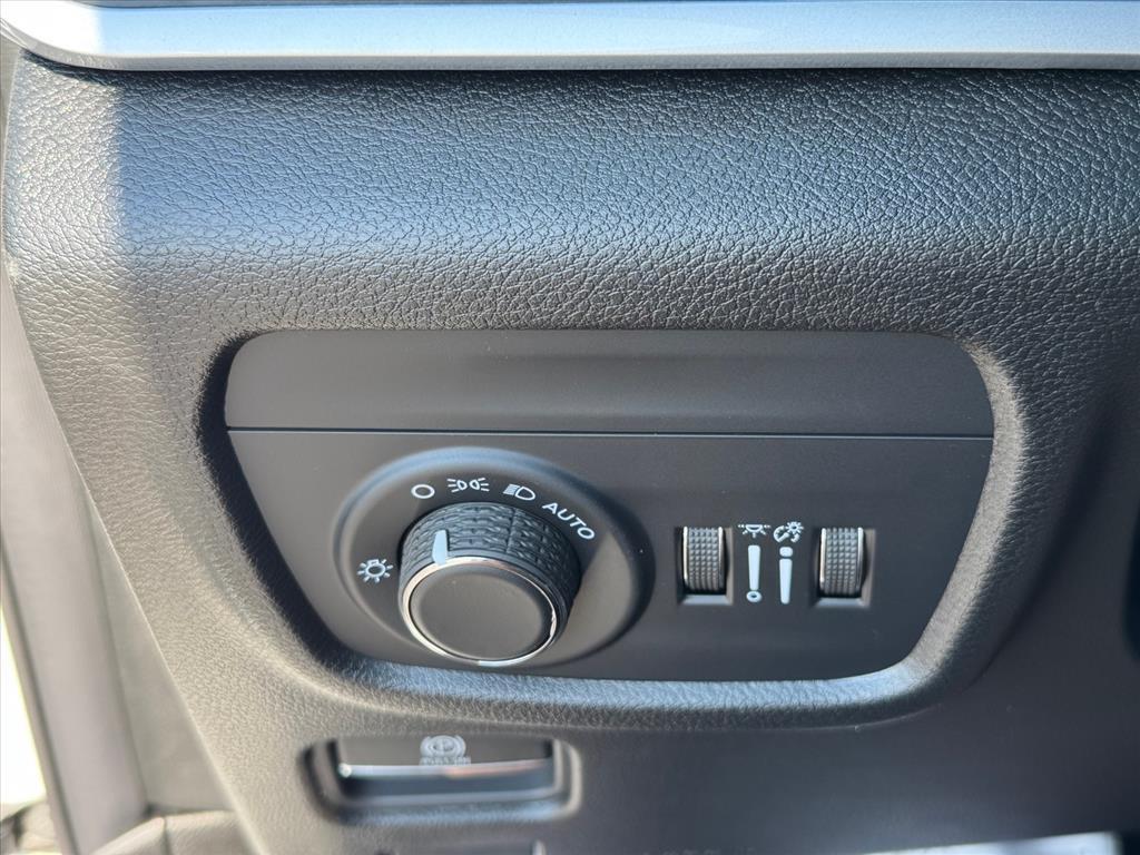 new 2025 Jeep Grand Cherokee car, priced at $38,201