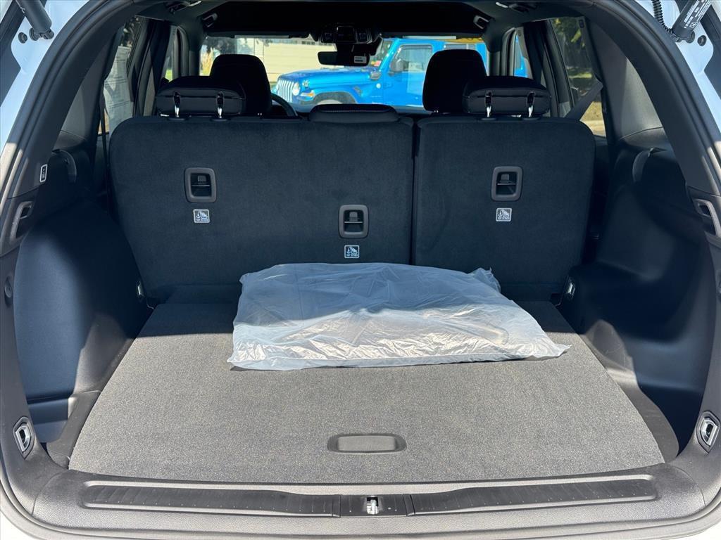 new 2025 Jeep Grand Cherokee car, priced at $38,201