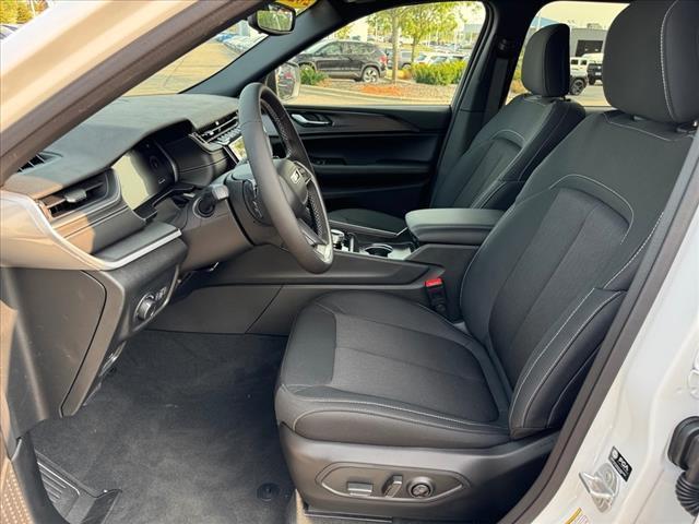 new 2024 Jeep Grand Cherokee car, priced at $36,385