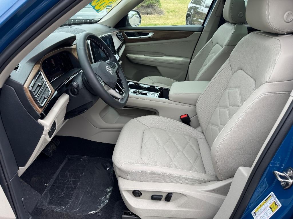 new 2025 Volkswagen Atlas car, priced at $41,531