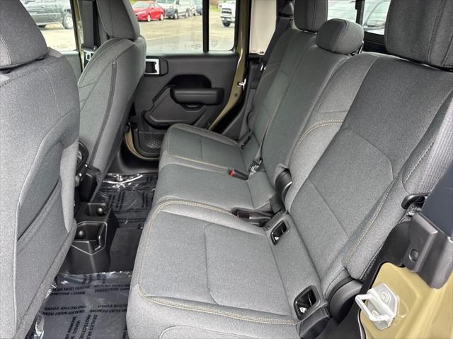 new 2025 Jeep Gladiator car, priced at $53,075