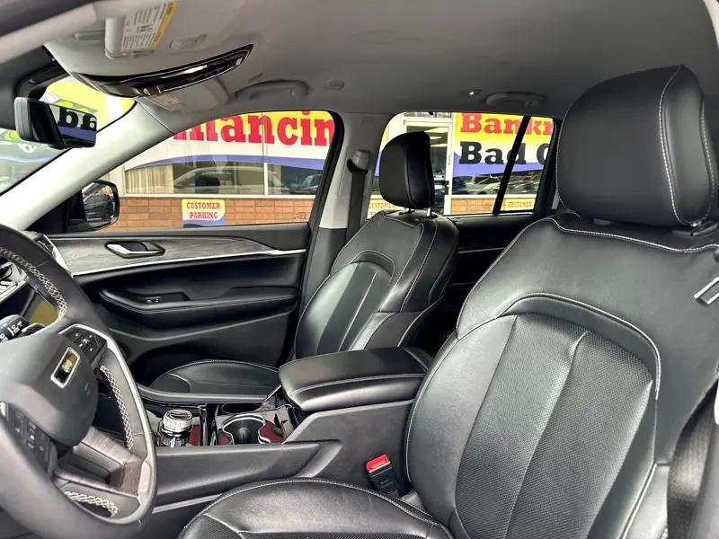 used 2023 Jeep Grand Cherokee car, priced at $32,900