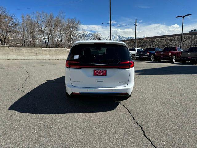 new 2024 Chrysler Pacifica car, priced at $43,773