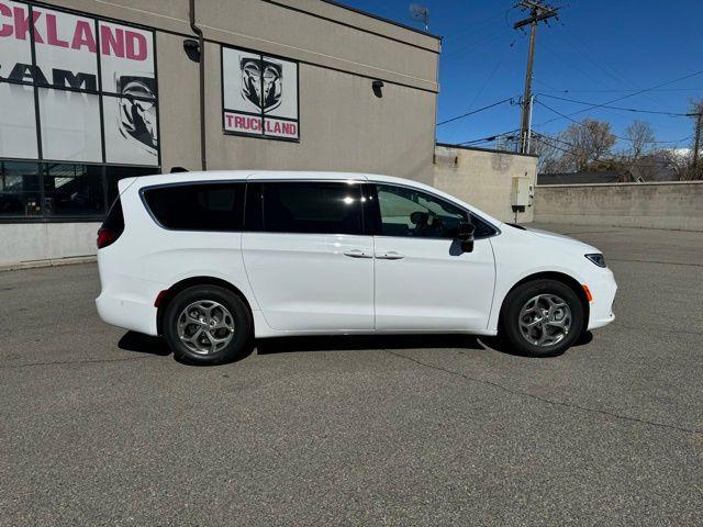 new 2024 Chrysler Pacifica car, priced at $43,773