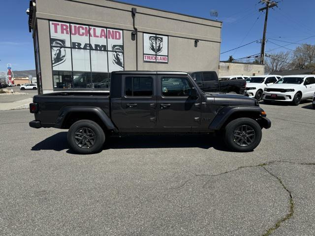 new 2024 Jeep Gladiator car, priced at $40,526