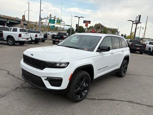new 2025 Jeep Grand Cherokee car, priced at $45,647
