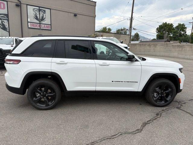 new 2025 Jeep Grand Cherokee car, priced at $45,647