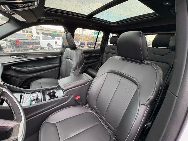 new 2025 Jeep Grand Cherokee car, priced at $45,647