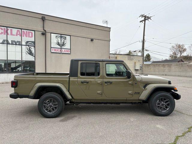new 2025 Jeep Gladiator car, priced at $41,879