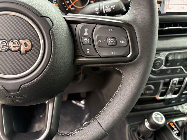new 2025 Jeep Gladiator car, priced at $41,879