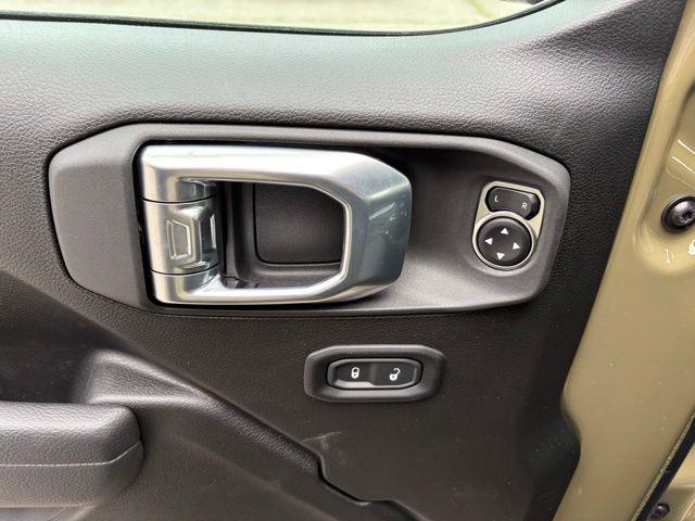 new 2025 Jeep Gladiator car, priced at $41,879