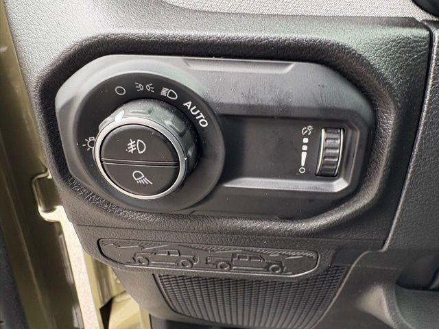 new 2025 Jeep Gladiator car, priced at $41,879