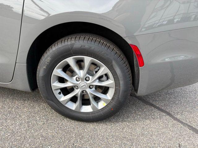 new 2025 Chrysler Pacifica car, priced at $40,845