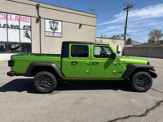new 2025 Jeep Gladiator car, priced at $39,982